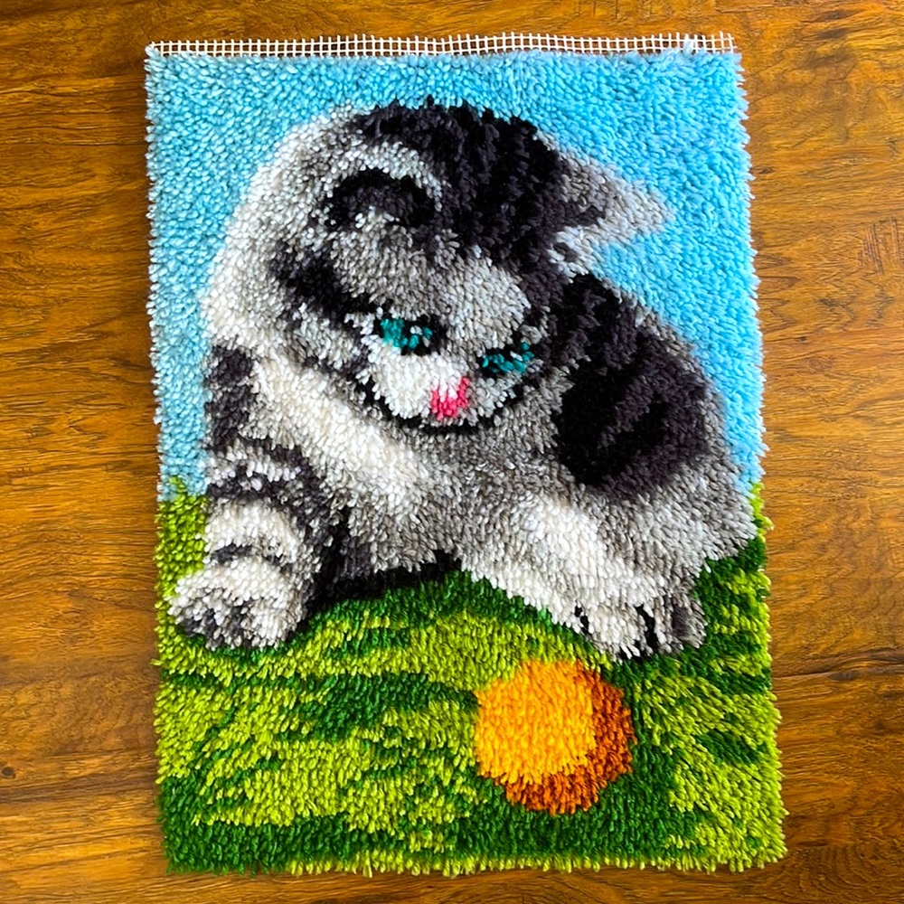 Vintage handmade latch hook kitten tapestry - Picture 1 of 6
